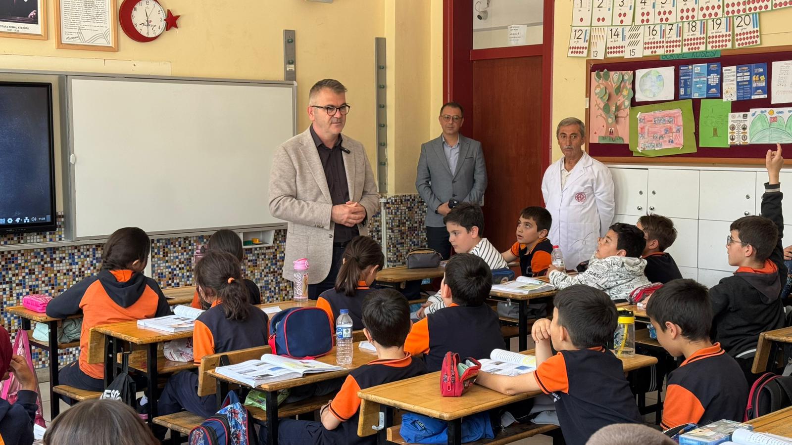 ÖĞRENCİLER YEREL YÖNETİMİ BAŞKAN USTAOĞLU’NDAN DİNLEDİ 
