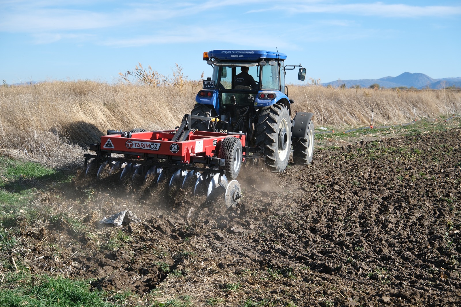 SEYDİŞEHİR BELEDİYESİ ARPA, BUĞDAY VE YONCA EKİMİNE BAŞLADI