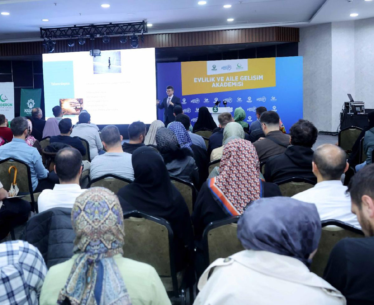 EVLİLİK VE AİLE GELİŞİM AKADEMİSİ “DİJİTAL DÜNYADA AİLE” EĞİTİMİYLE TAMAMLANDI