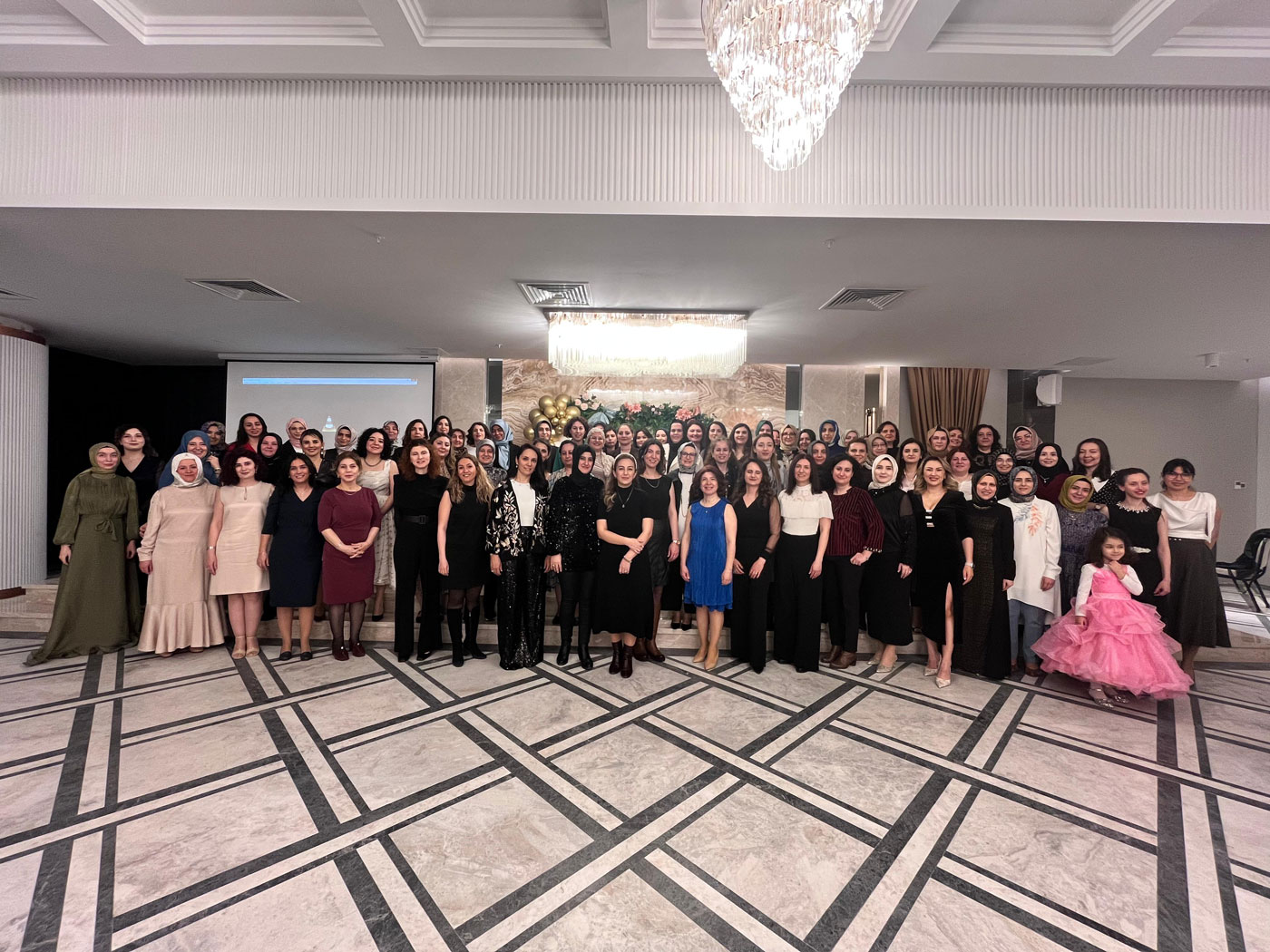 KADIN HEKİMLER 14 MART TIP BAYRAMINI KUTLADILAR 