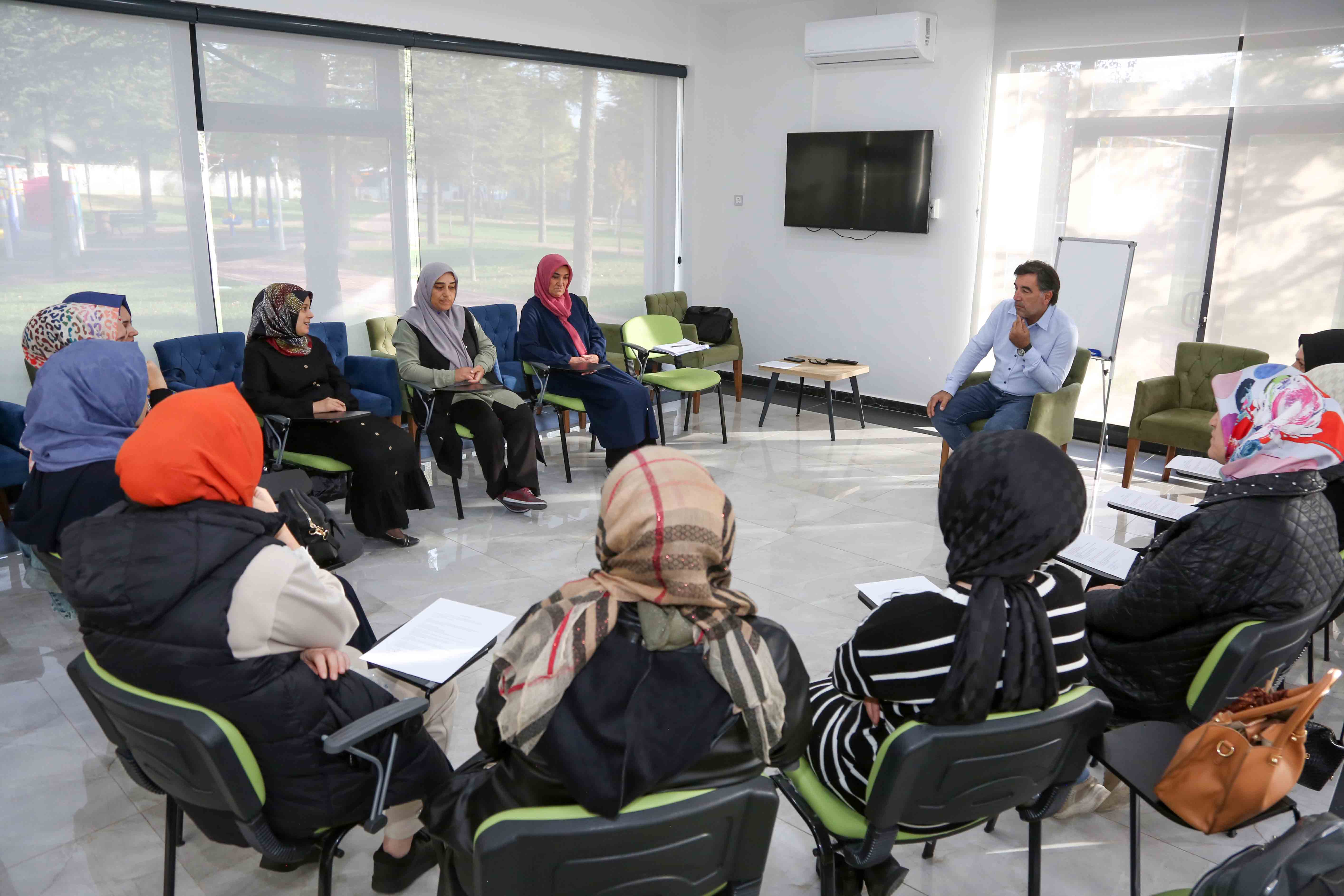 DOSD MERAM VELİLERİNE YÖNELİK “KAYGI İLE BAŞ ETME” PROGRAMI BAŞLADI