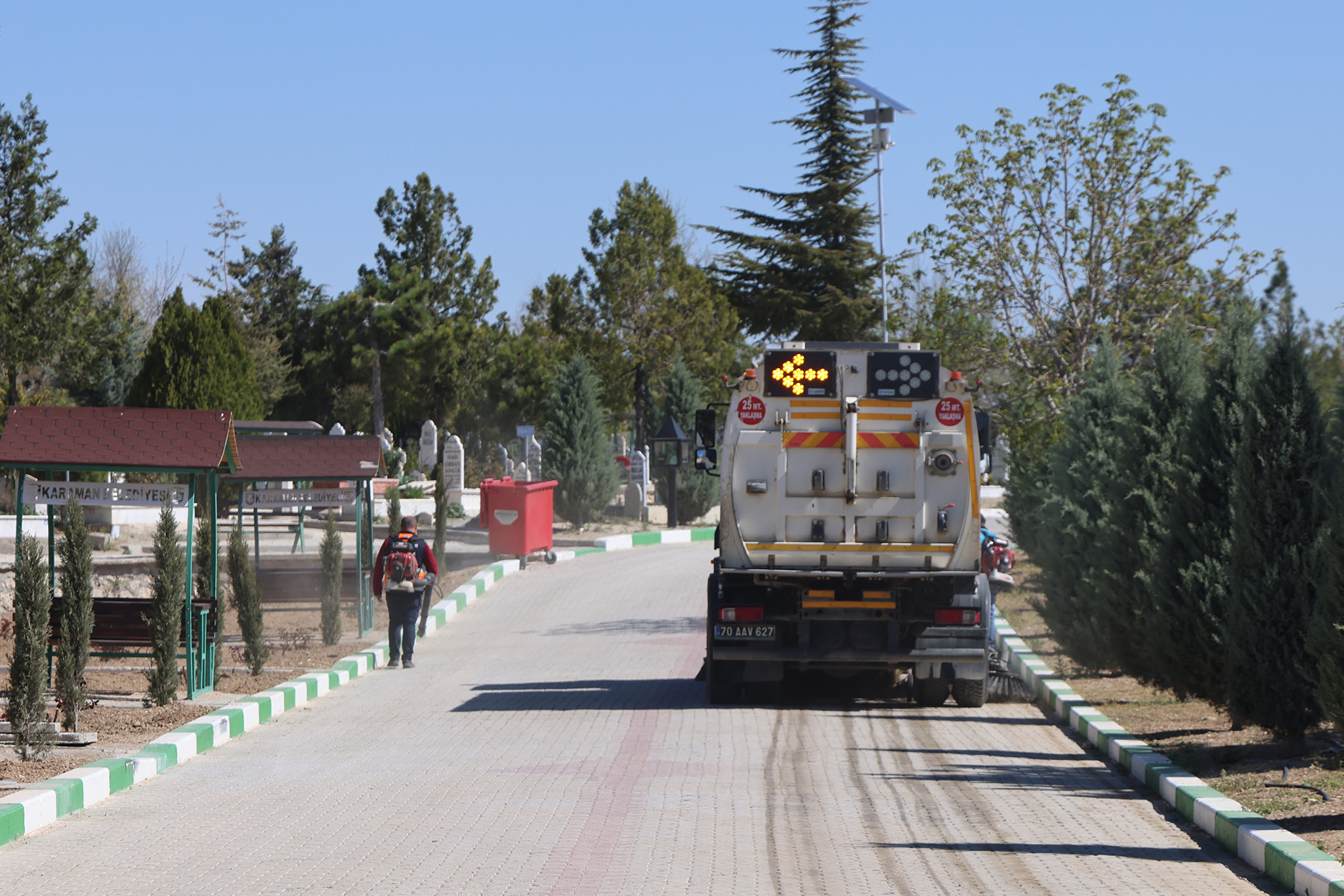  ŞEHİR MEZARLIĞINA ARAÇLAR İÇİN YENİ GİRİŞ KAPISI AÇILDI