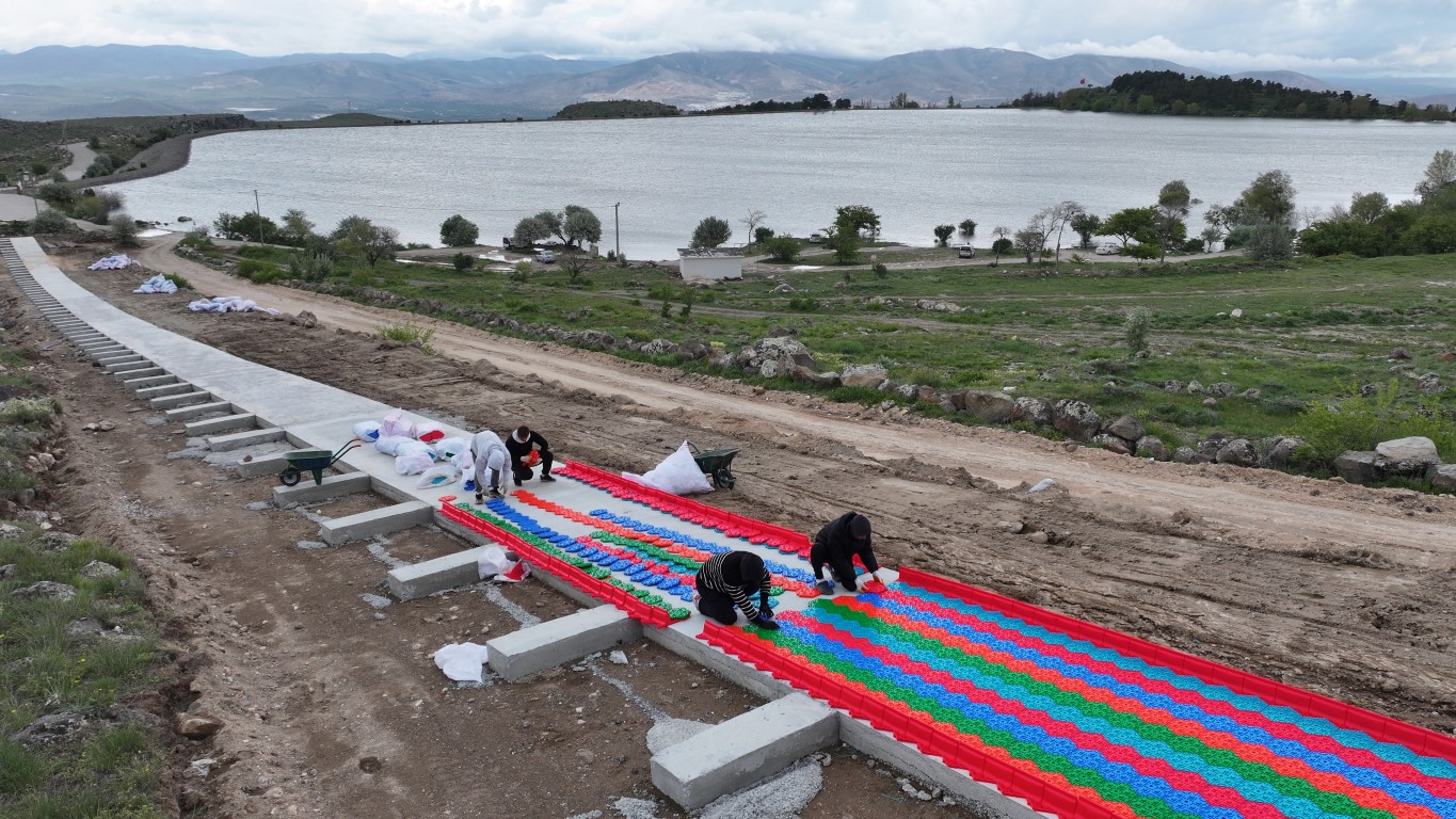 TÜRKİYE’NİN EN UZUN RENKLİ KAYDIRAĞI SEZONA MERHABA DEMEYE HAZIRLANIYOR