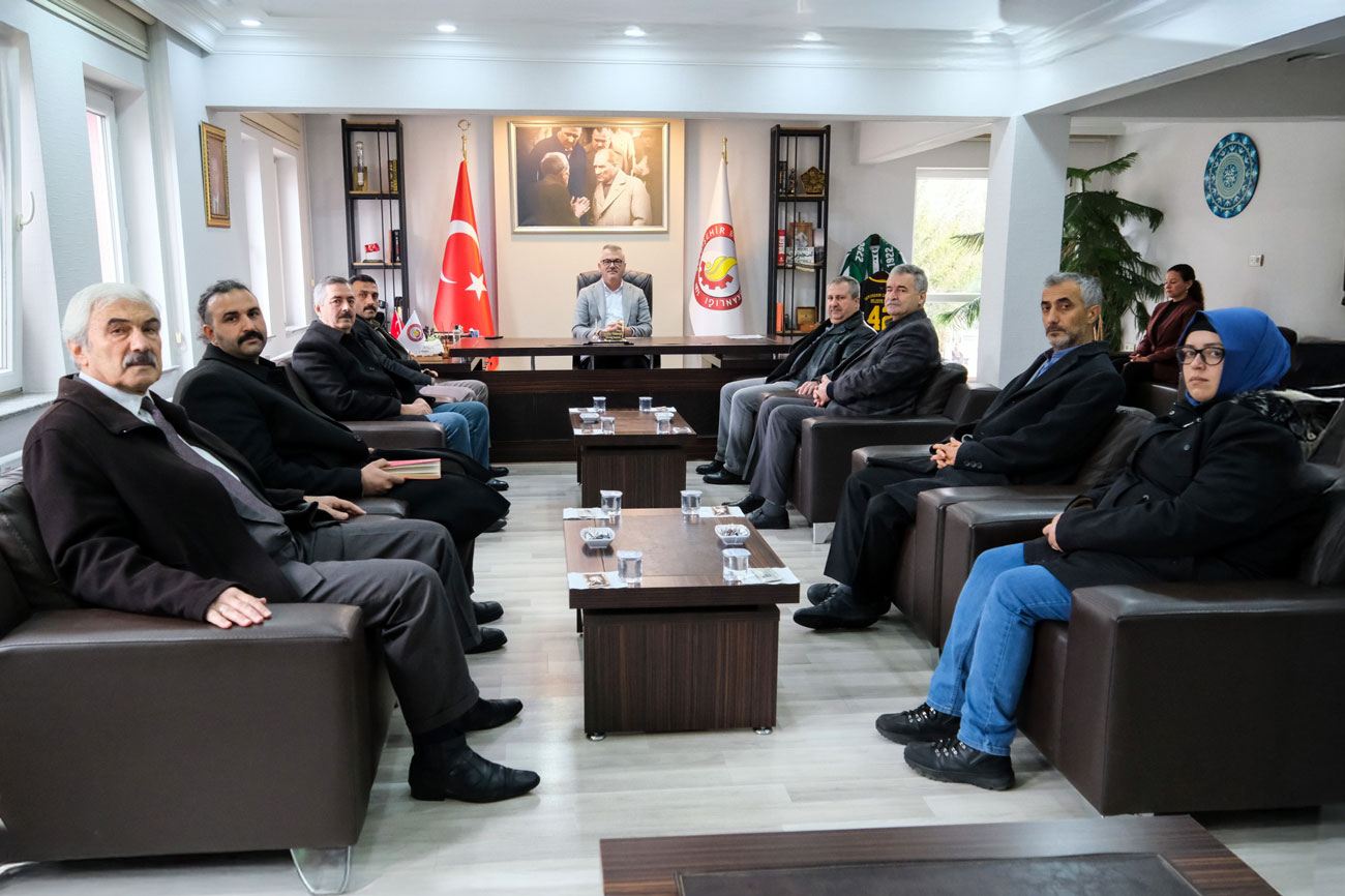 BAŞKAN USTAOĞLU SİYASİ PARTİ İLÇE BAŞKANLARI İLE BİR ARAYA GELDİ