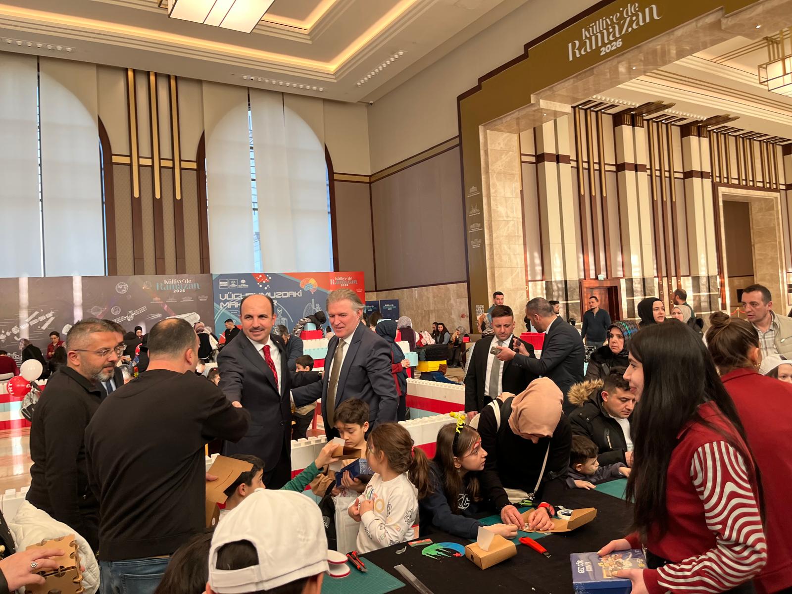 BAŞKAN ALTAY “KÜLLİYE’DE RAMAZAN” ETKİNLİKLERİNDE YER ALAN KONYA BİLİM MERKEZİ ETKİNLİK ALANINDA ÇOCUKLARLA BULUŞTU