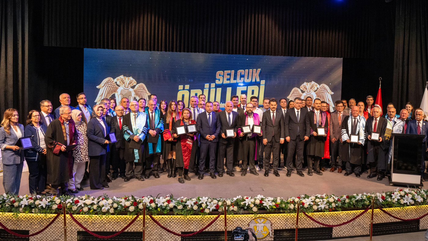 SELÇUK ÜNİVERSİTESİNDE BAŞARIYA KATKI SAĞLAYANLAR ONURLANDIRILDI