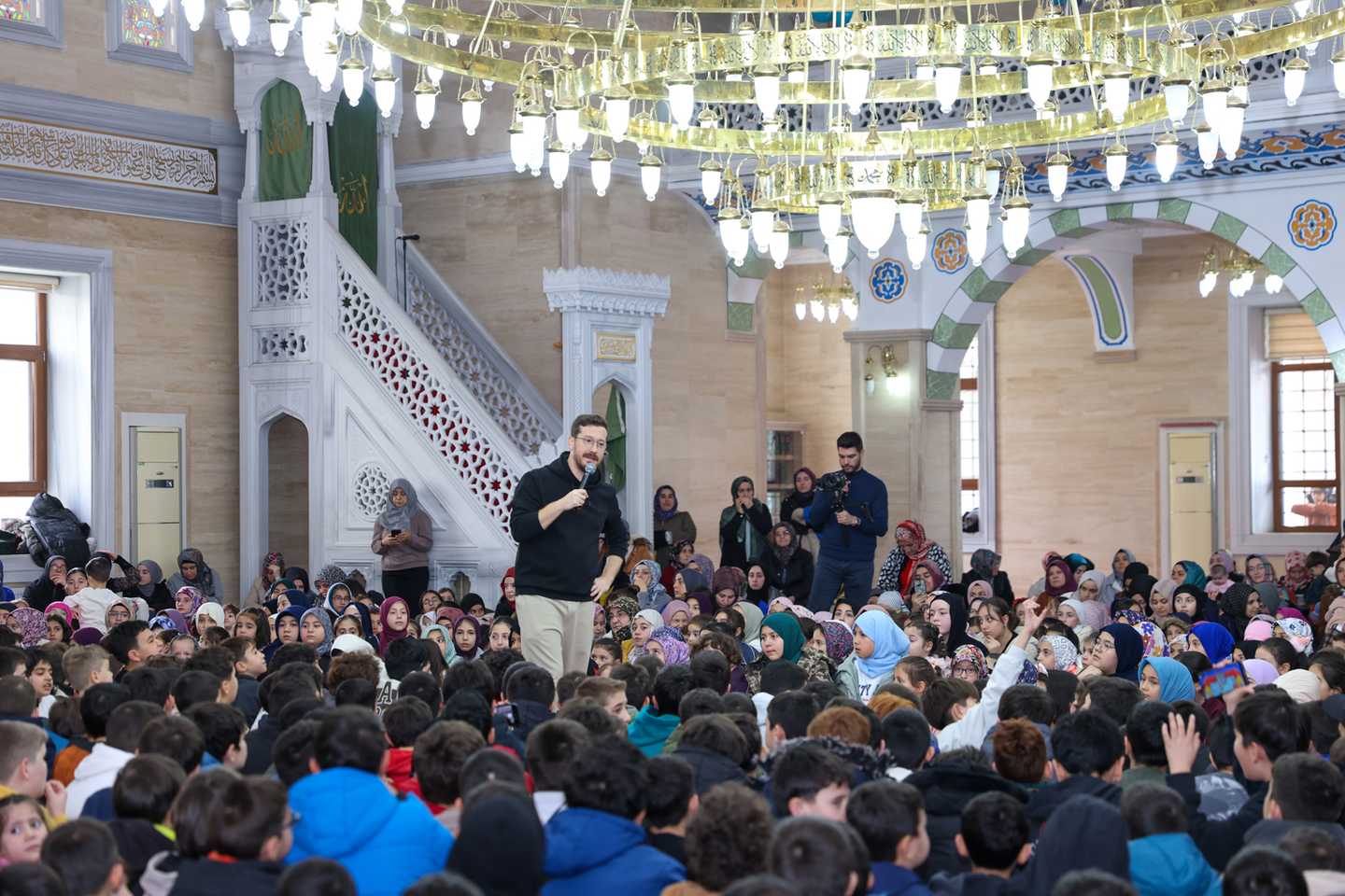 SERTAÇ ABİ ÇOCUKLARLA “KARDEŞLİK BULUŞMASI”NDA BİR ARAYA GELDİ