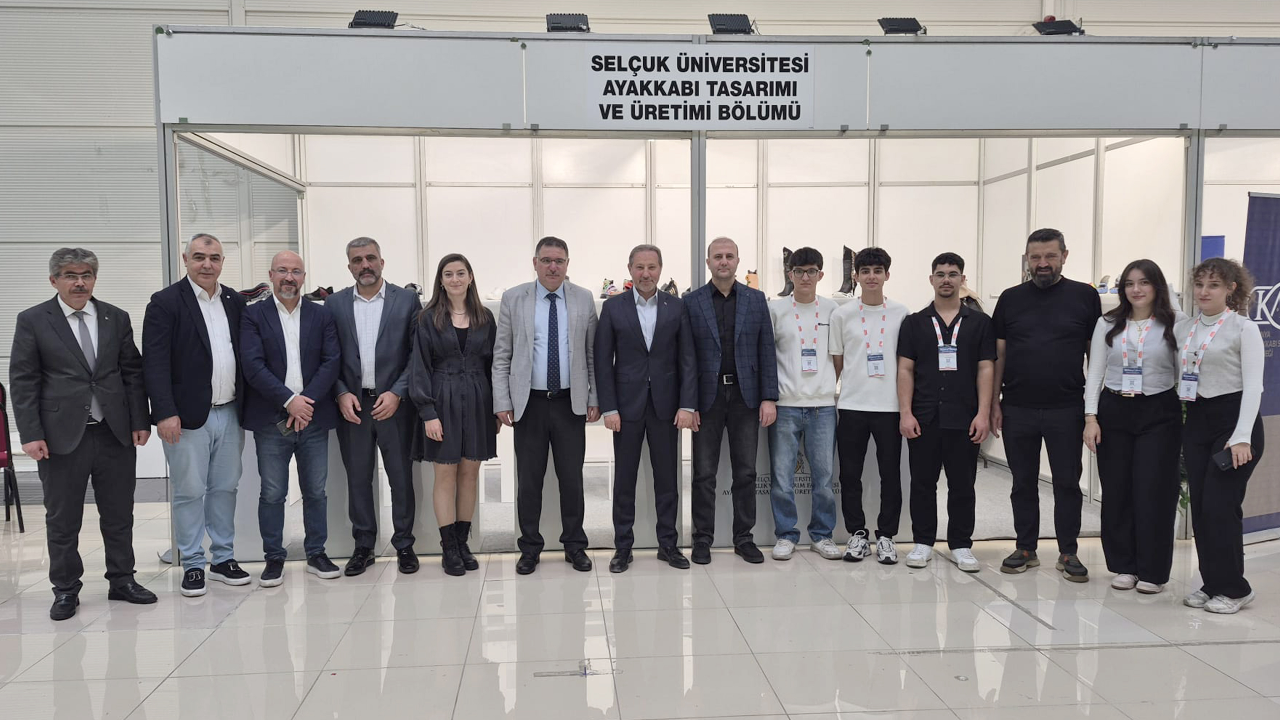 SELÇUK ÜNİVERSİTESİNİN ÖZGÜN ÇALIŞMALARINA KONYA AYAKKABI FUARI’NDA YOĞUN İLGİ