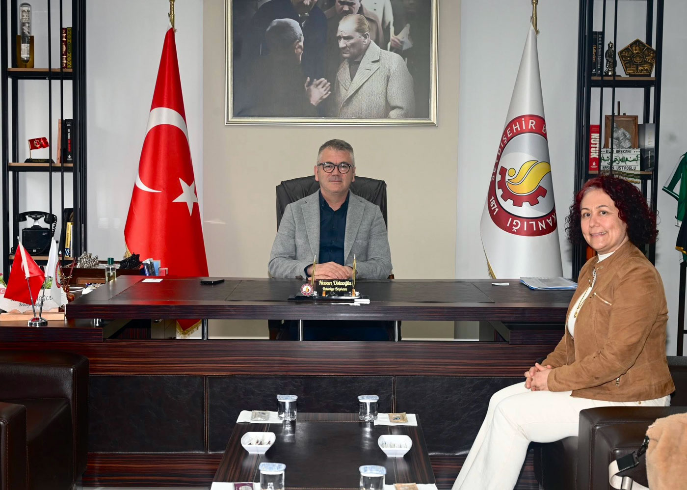  BAŞKAN USTAOĞLU, YAZAR ÜNÜVAR’I AĞIRLADI 