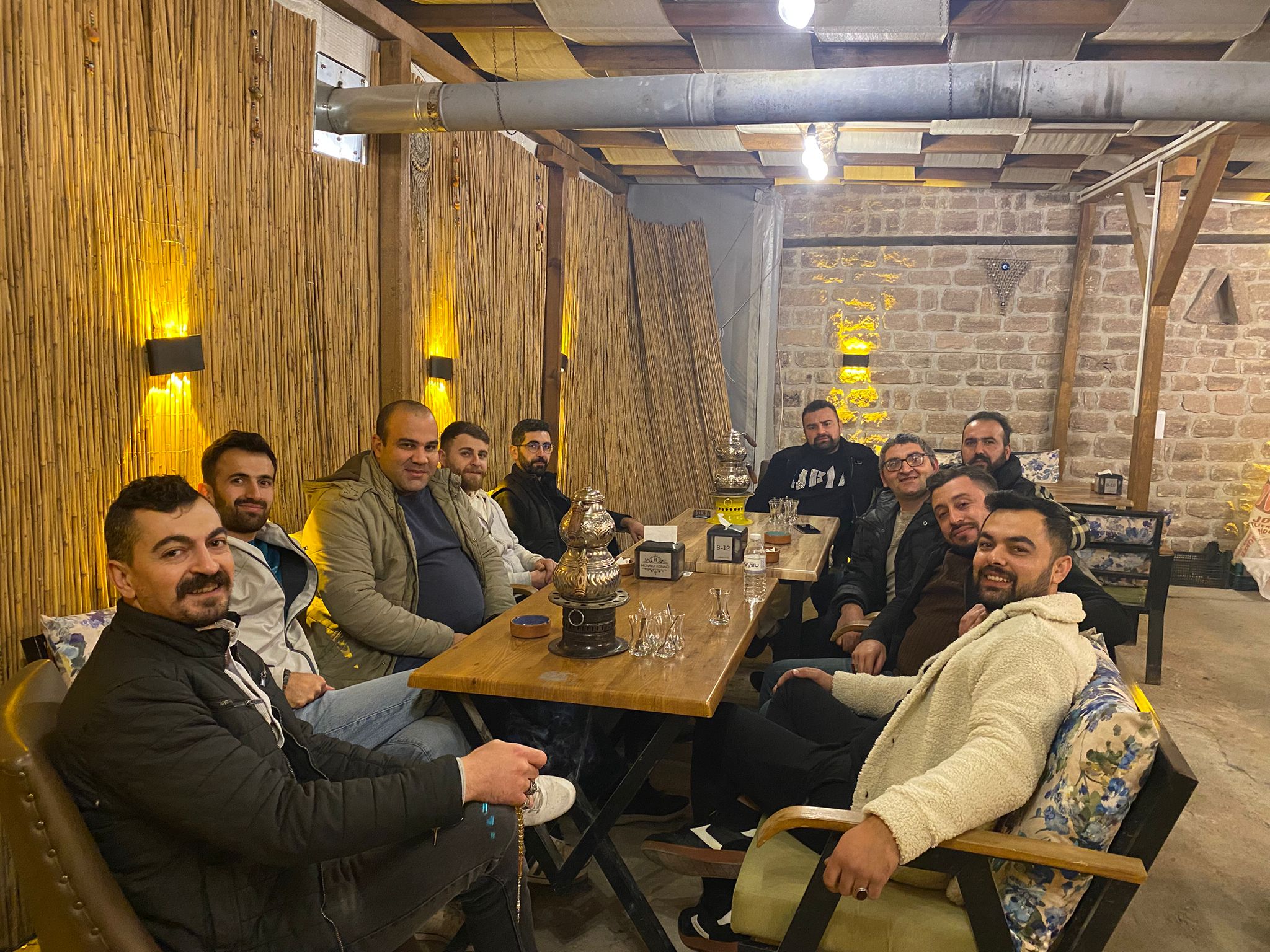 İLKOKUL ARKADAŞLARININ BİTMEYEN DOSTLU