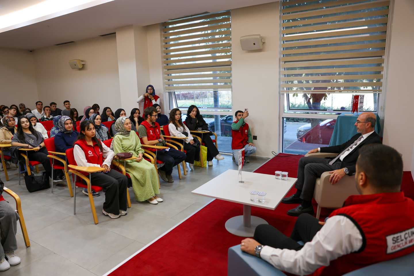 SELÇUKLU GENÇLİK MERKEZİ’Nİ  ZİYARET BAŞKAN PEKYATIRMACI GENÇLERLE BULUŞTU