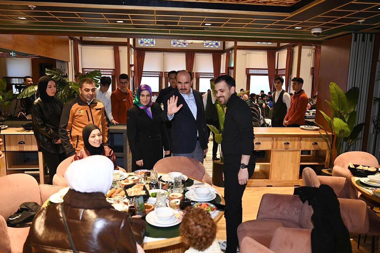 BAŞKAN ALTAY KONYA’DAKİ GAZZELİ AİLELERLE İFTAR SOFRASINDA BULUŞTU