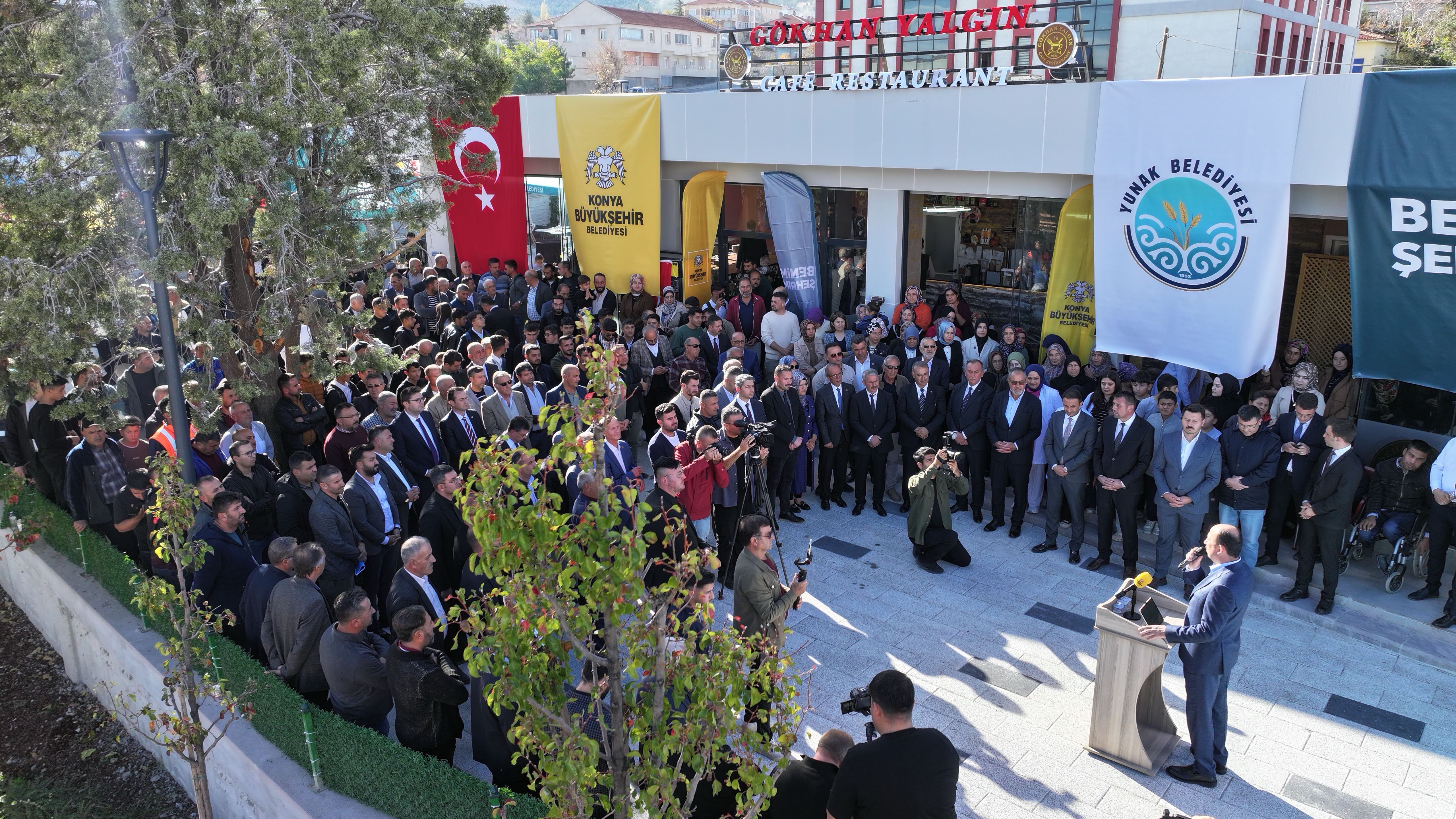 BAŞKAN ALTAY YUNAK’A KAZANDIRILAN PARKIN AÇILIŞINI YAPTI, GENÇLERLE BULUŞTU