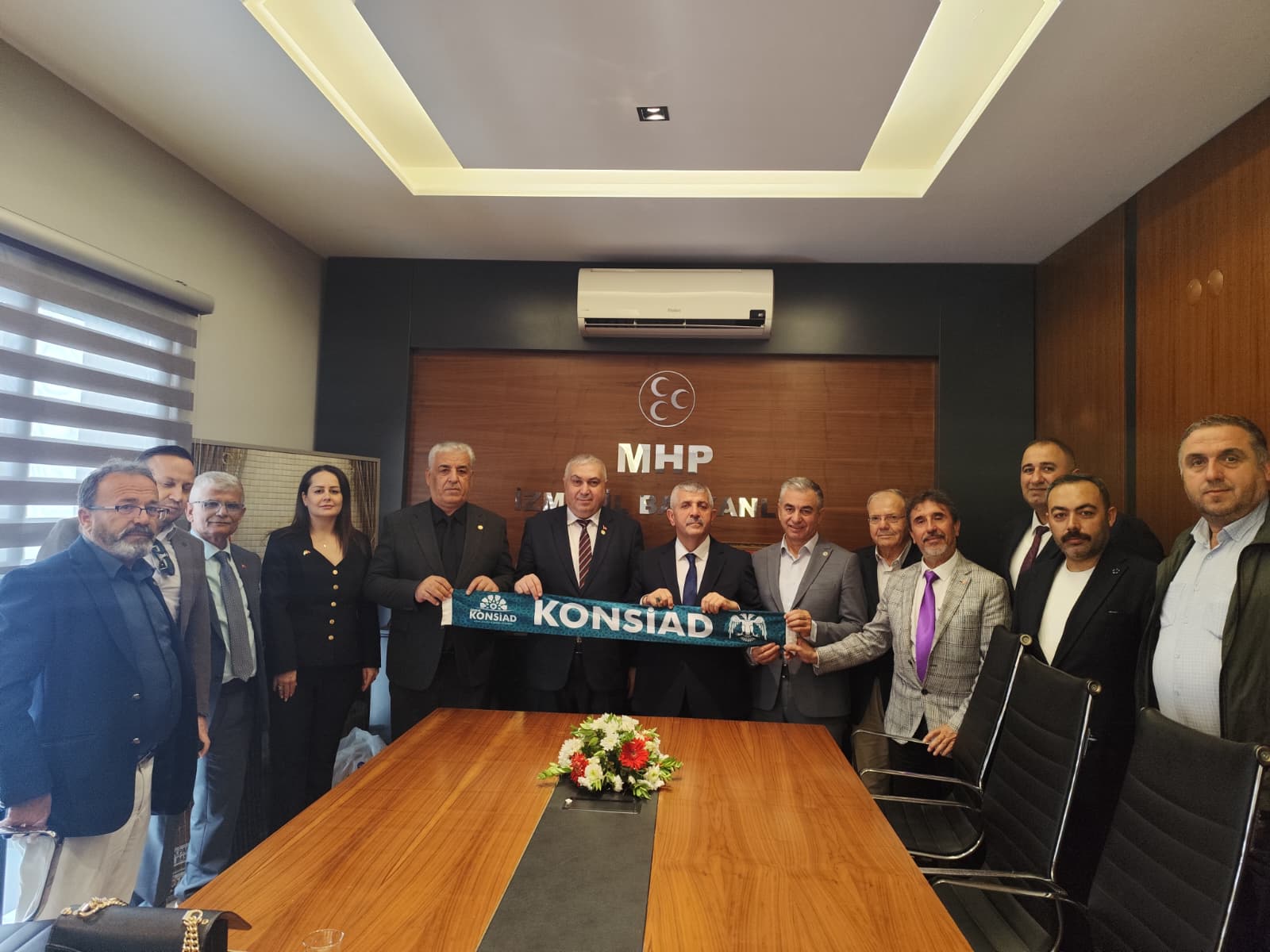 İZMİR KONSİAD MHP İZMİR İL BAŞKANINI ZİYARET ETTİ