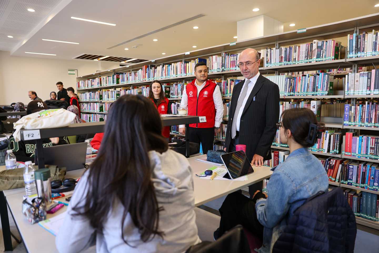 BAŞKAN PEKYATIRMACI’DAN YENİ NESİL ŞEHİR KÜTÜPHNESİ’NE ZİYARET