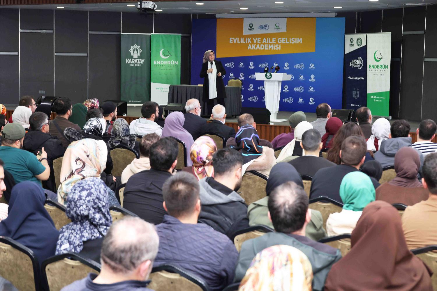 “EVLİLİK VE AİLE GELİŞİM AKADEMİSİ” SÜRÜYOR