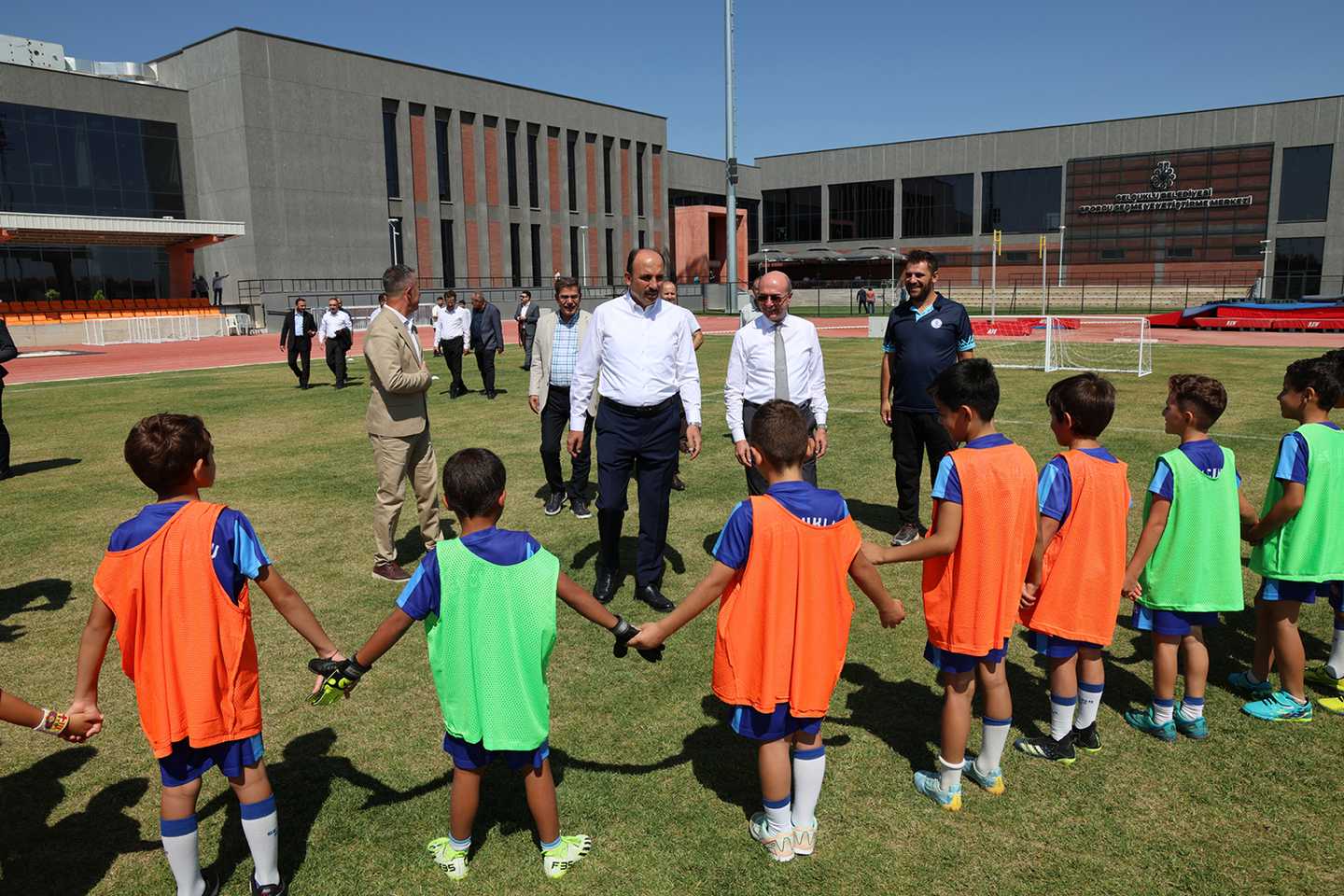 Başkan Altay ve Başkan Pekyatırmacı Selçuklu Belediyesi Sporcu Seçme ve Yetiştirme Merkezi’nde
