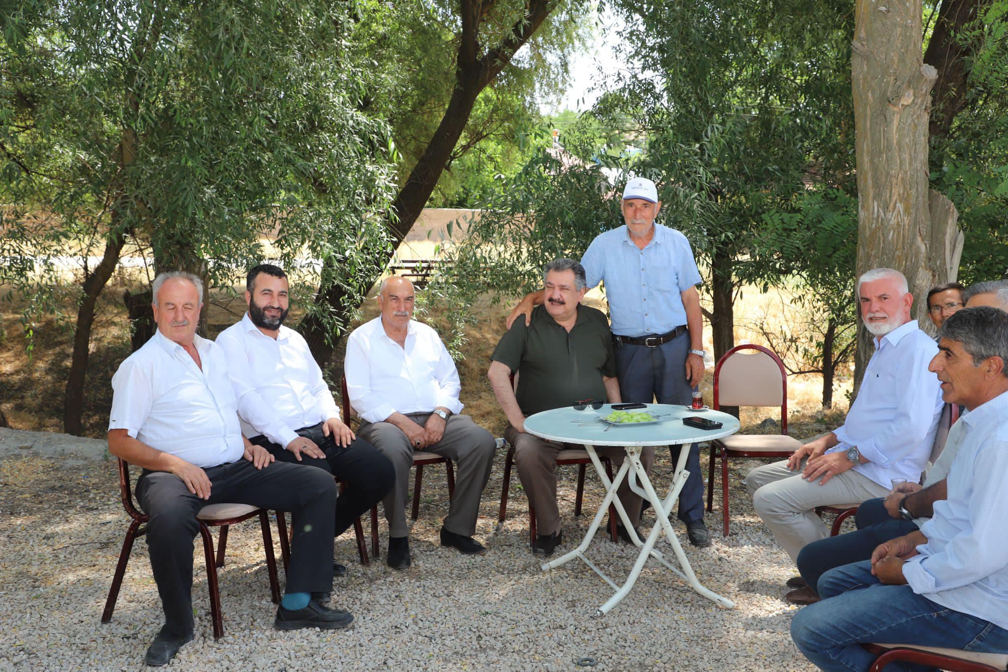  Başkan Kale, ilçede yürütülen yol seferberliğini yerinde inceledi. 