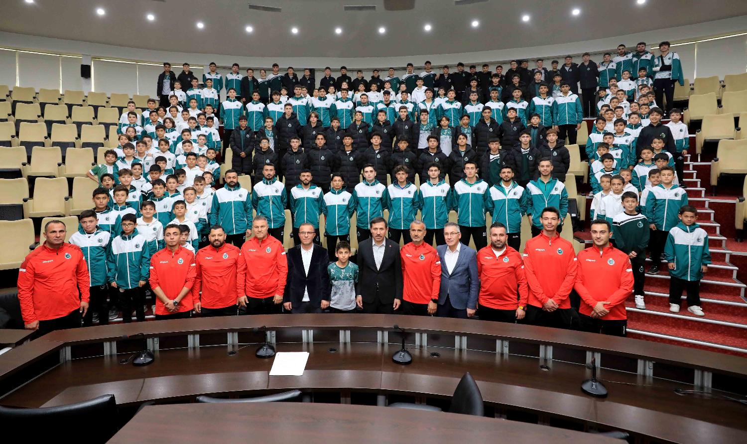 HASAN KILCA, KARATAY BELEDİYESPOR’UN FUTBOL TAKIMLARINI AĞIRLADI