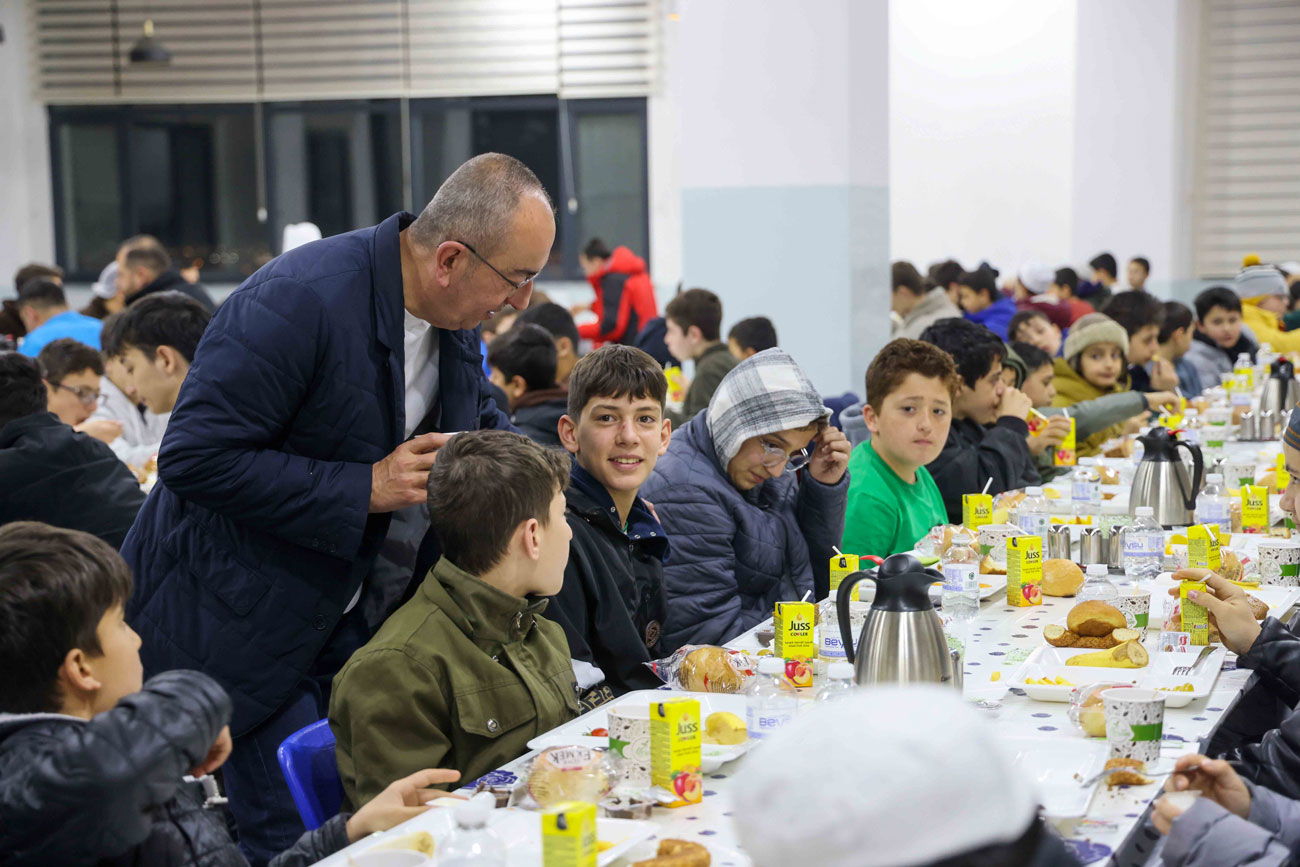  BAŞKAN KAVUŞ, HAFIZLIK YOLCULARIYLA SAHUR SOFRASINDA BULUŞTU