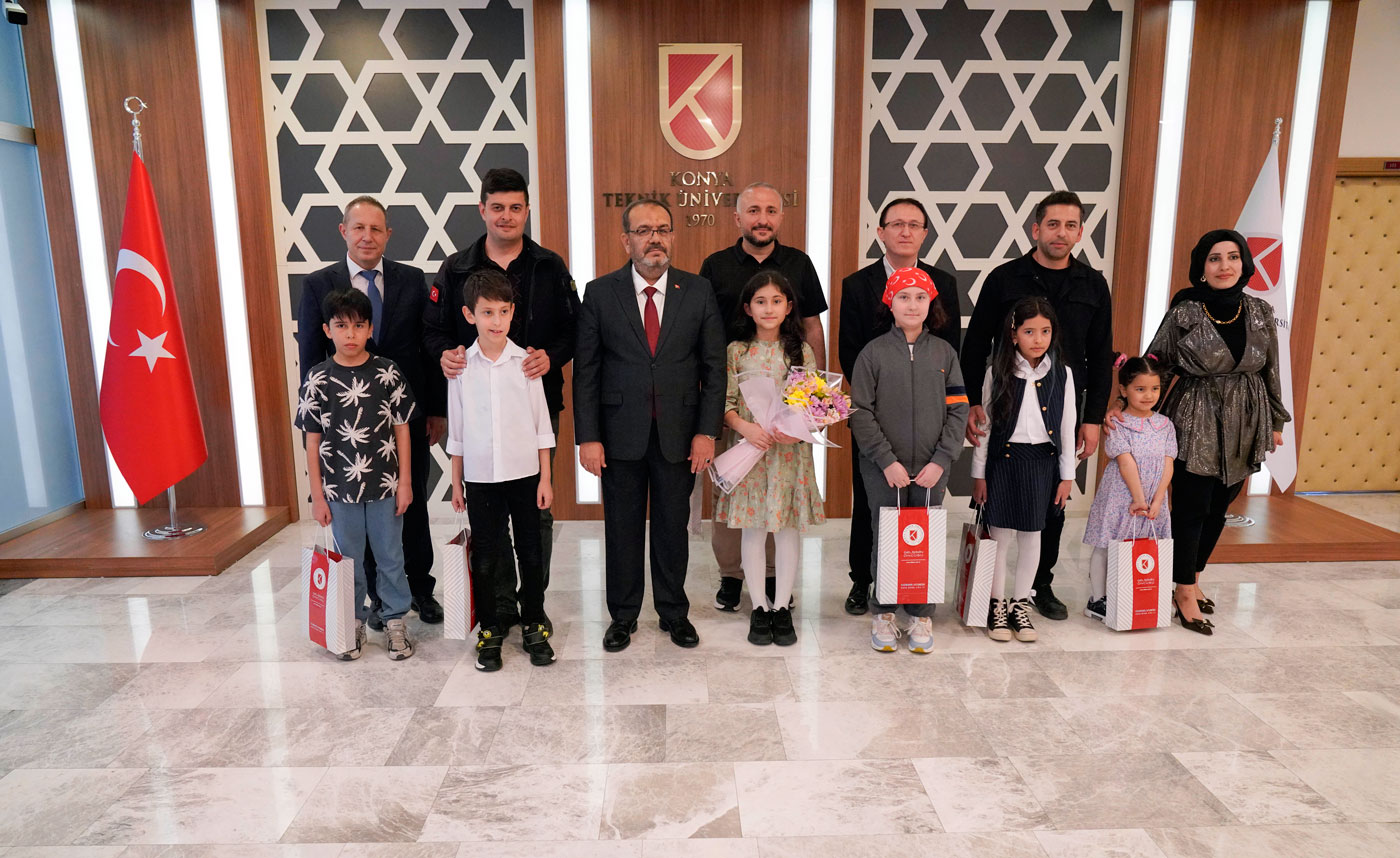 KTÜN’DE 23 NİSAN COŞKUSU: REKTÖRLÜK KOLTUĞU MİNİK SAHİBİNİ AĞIRLADI