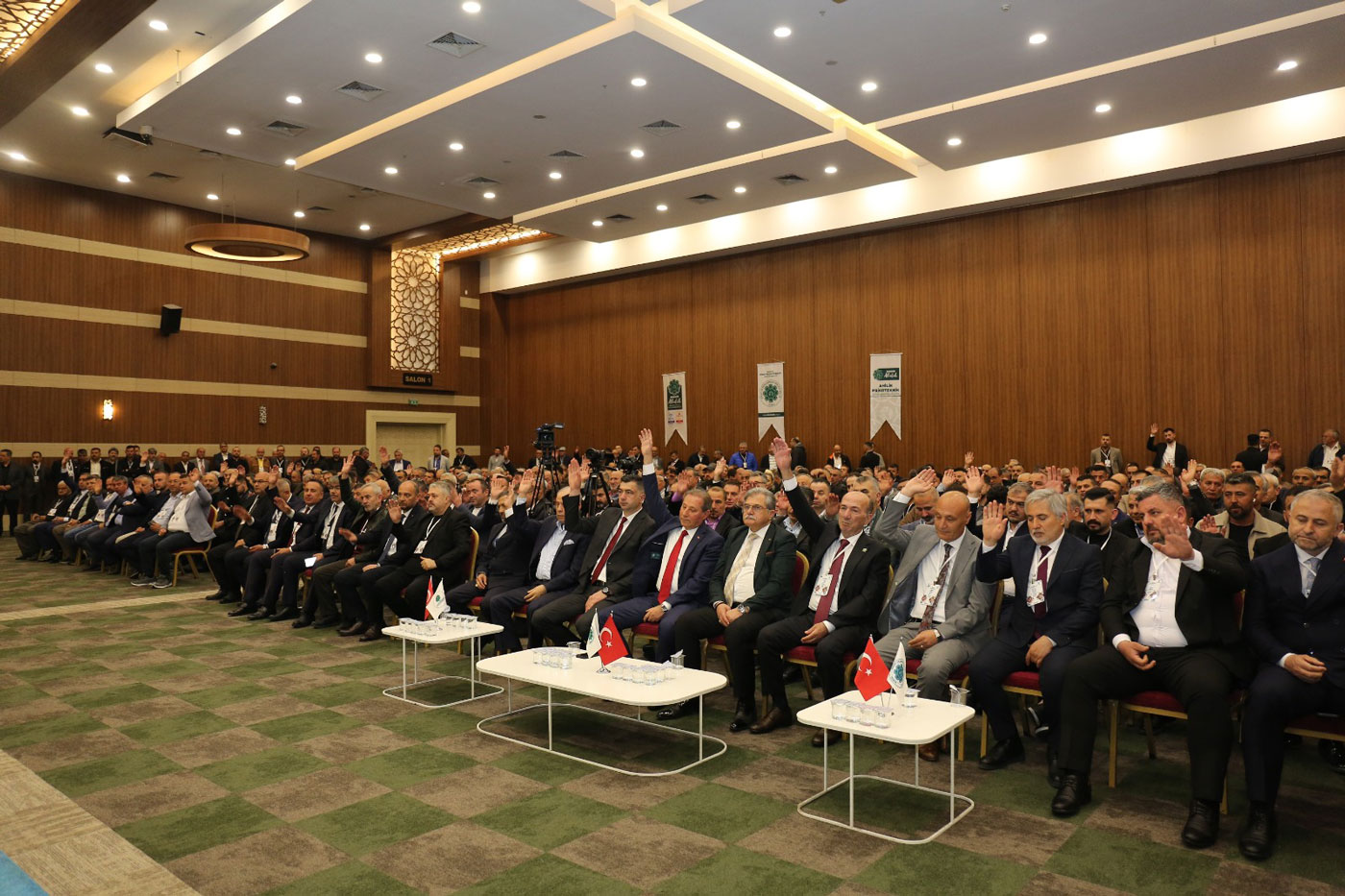 KONESOB’DA BAŞKAN MUHARREM KARABACAK GÜVEN TAZELEDİ 