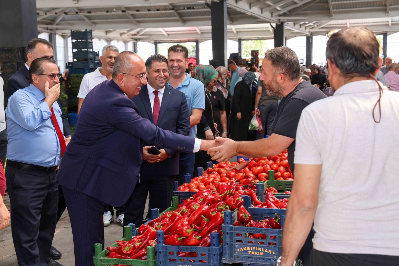 Uzunharmanlar Kapalı Pazarı Yeni Yüzüyle Hizmette