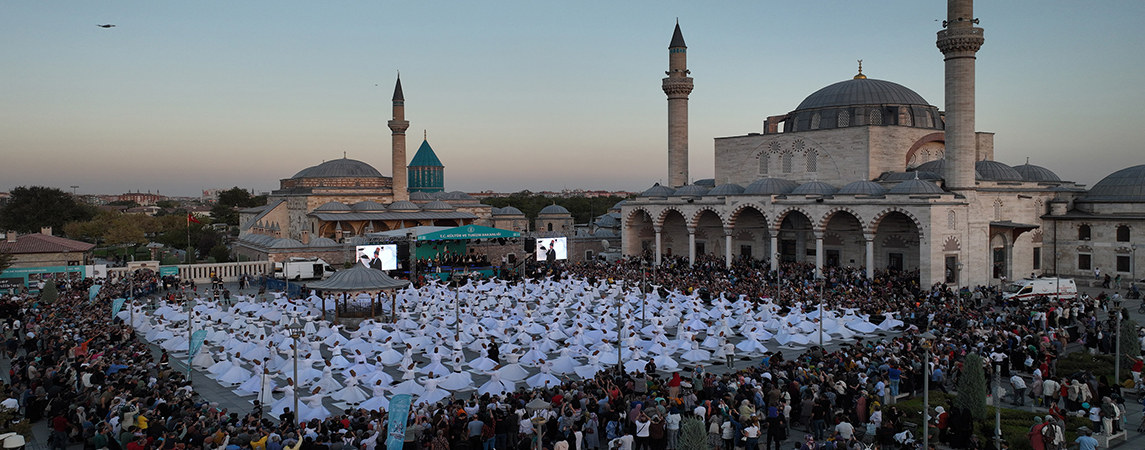 MEVLANA’NIN HUZURUNDA 250 SEMAZEN AYNI ANDA SEMA İCRA ETTİ