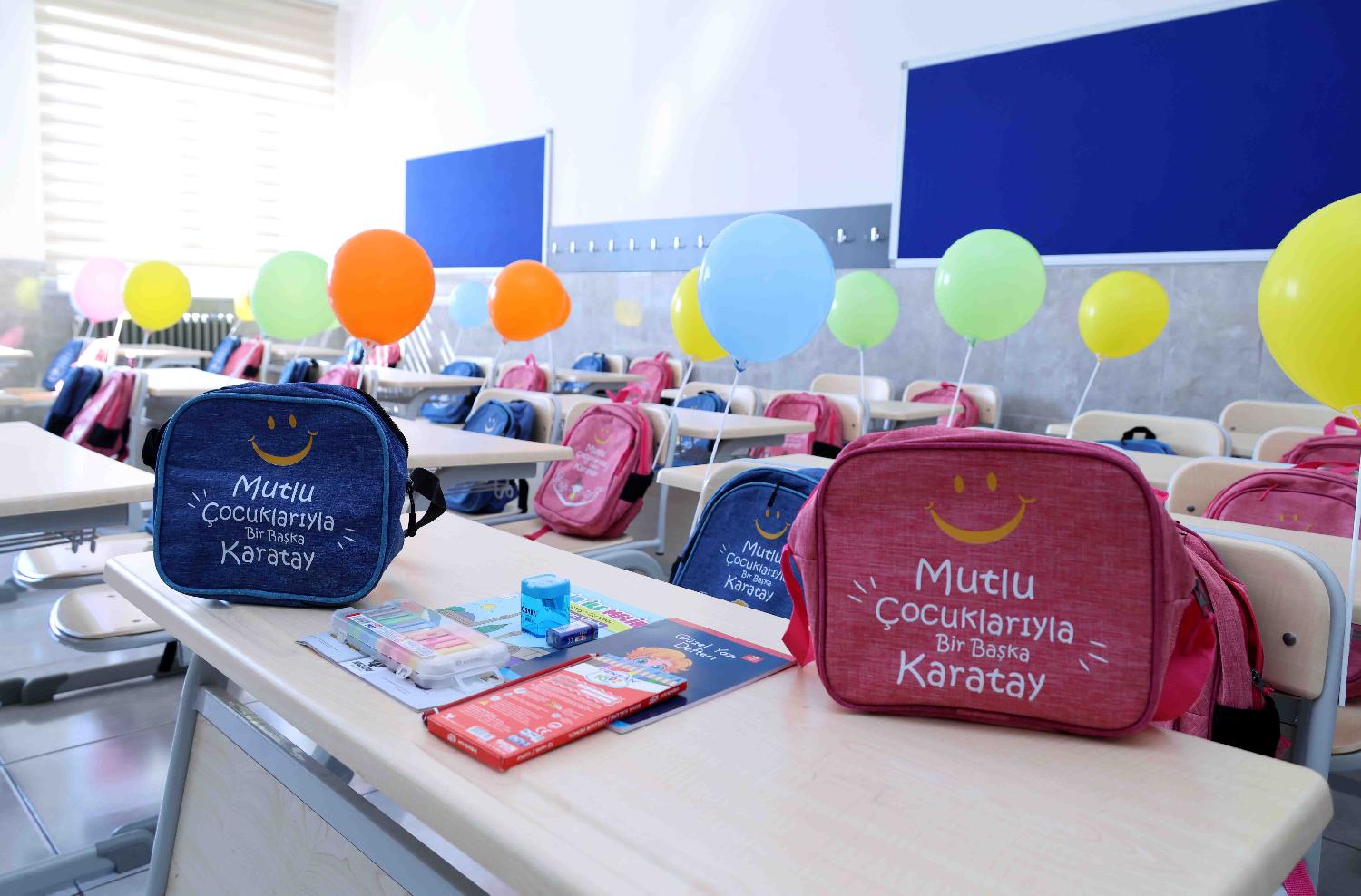 Minik Öğrenciler Sıralarında Hediyelerle Karşılandı