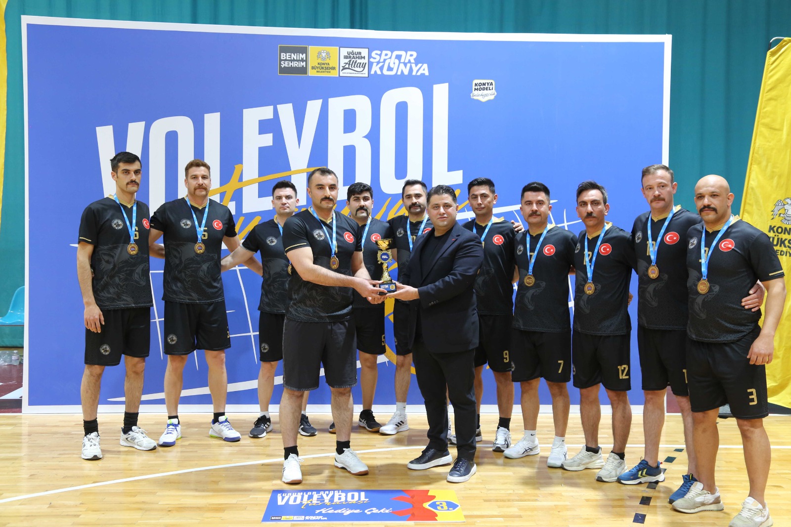KONYA’DA VOLEYBOL ŞÖLENİ NEFES KESTİ
